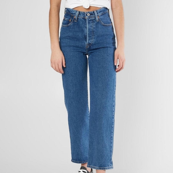 Levi's Ribcage Straight Ankle Jeans - Picture 15 of 16